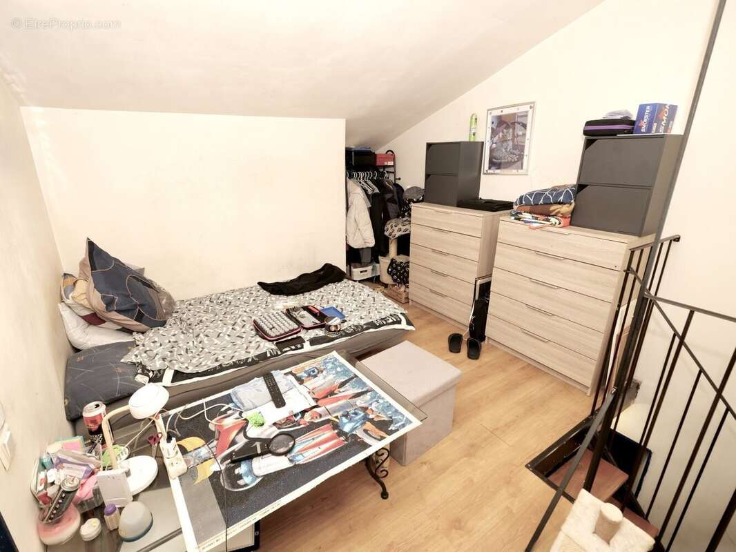 F3 en rez de chaussée (chambre) - Appartement à BRIENON-SUR-ARMANCON