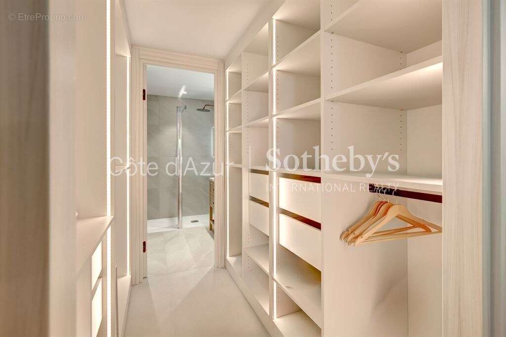 Cannes Croix des Gardes appartement avec vue mer, terrasses, piscine et parking - photo 10