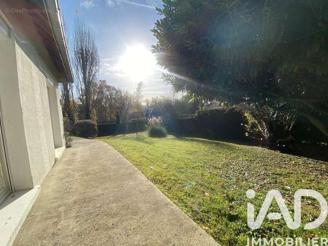 Photo 2 - Maison à CRESPIERES