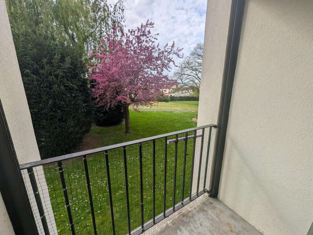 Appartement à LES CLAYES-SOUS-BOIS