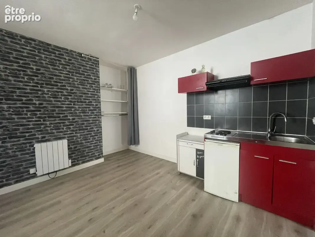 T2 en plein centre ville de LAVAL - Rive gauche  Idéal premier achat ou investissement locatif ! - photo 2