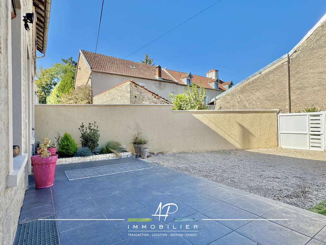 Maison à VELARS-SUR-OUCHE