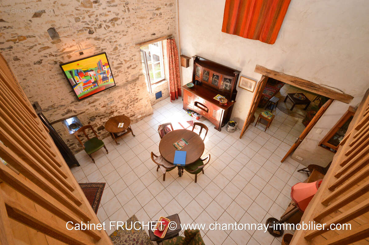 Maison à BAZOGES-EN-PAREDS