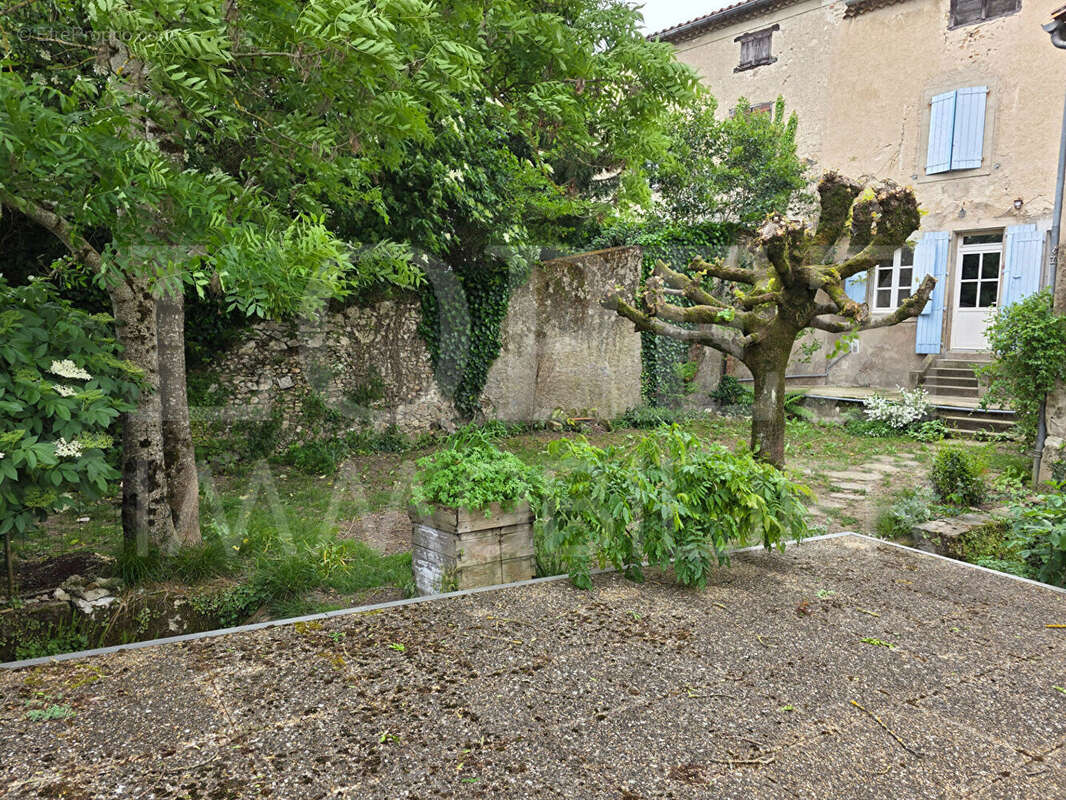 Maison à AIGUEFONDE