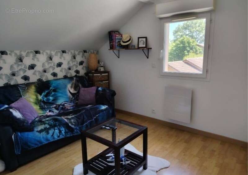 Appartement à COLLONGES