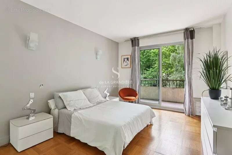 Appartement à NEUILLY-SUR-SEINE