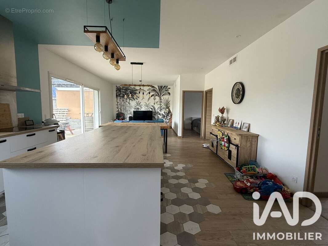Maison 100 m² à Lespignan  - photo 2