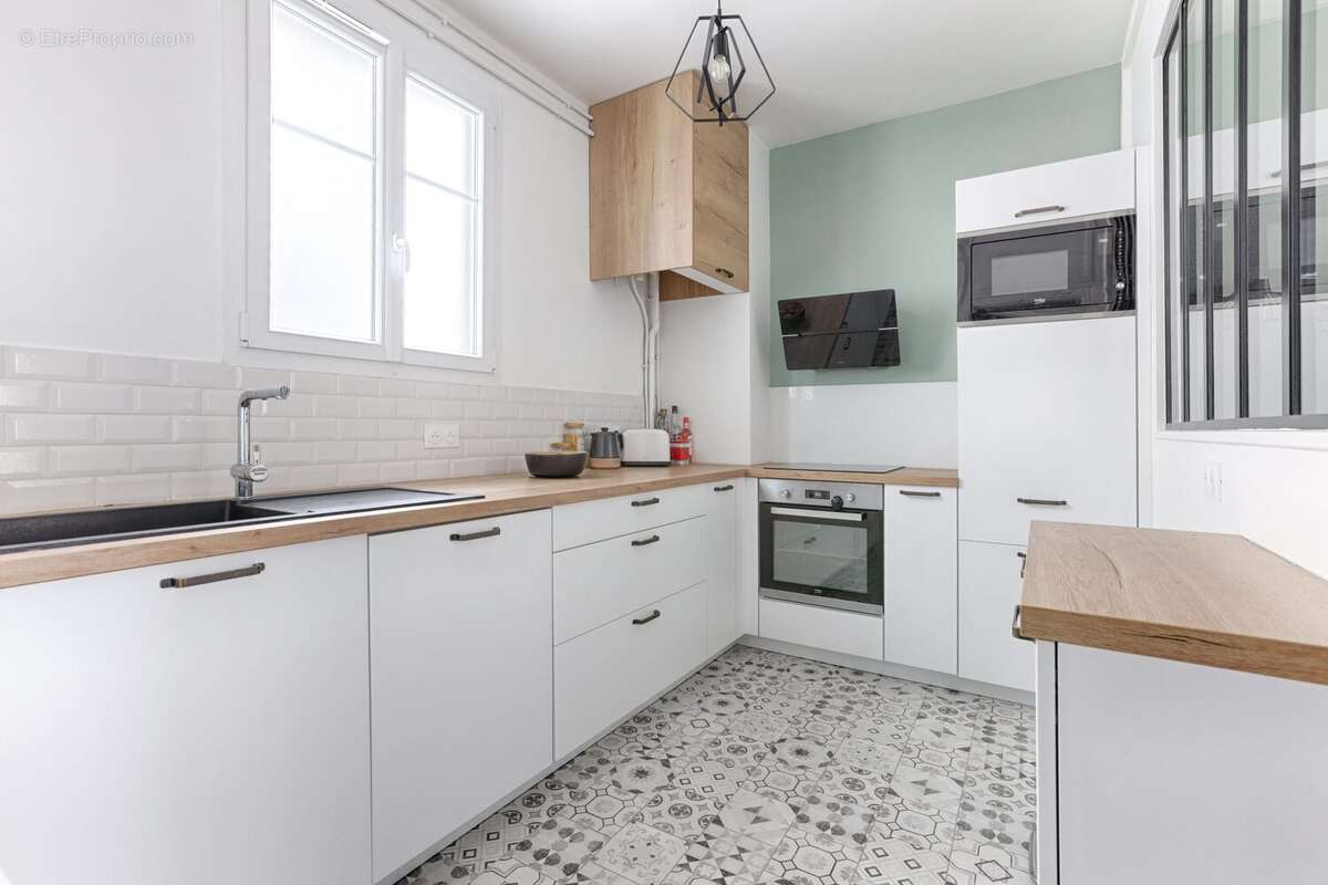 Appartement à COURBEVOIE