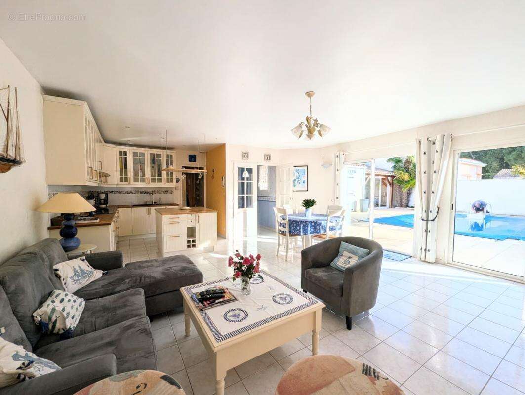 Maison à LES MATHES