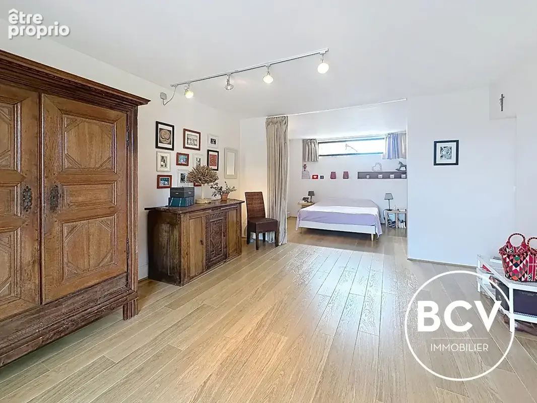 Maison T6 de 222 m² avec séjour double et grange sur terrain de 1989 m² - photo 8