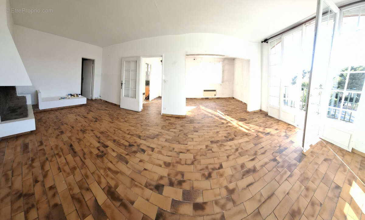 Appartement à SAINT-CYR-SUR-MER