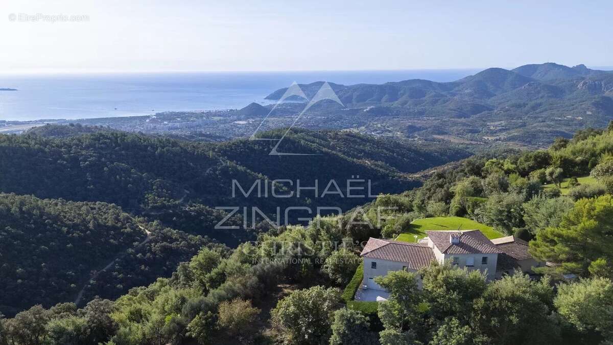 Maison à MANDELIEU-LA-NAPOULE
