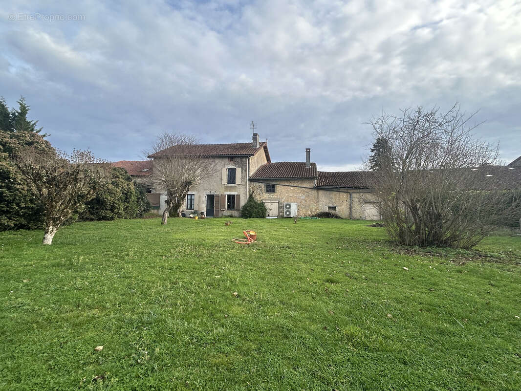 Maison à LE GRAND-MADIEU
