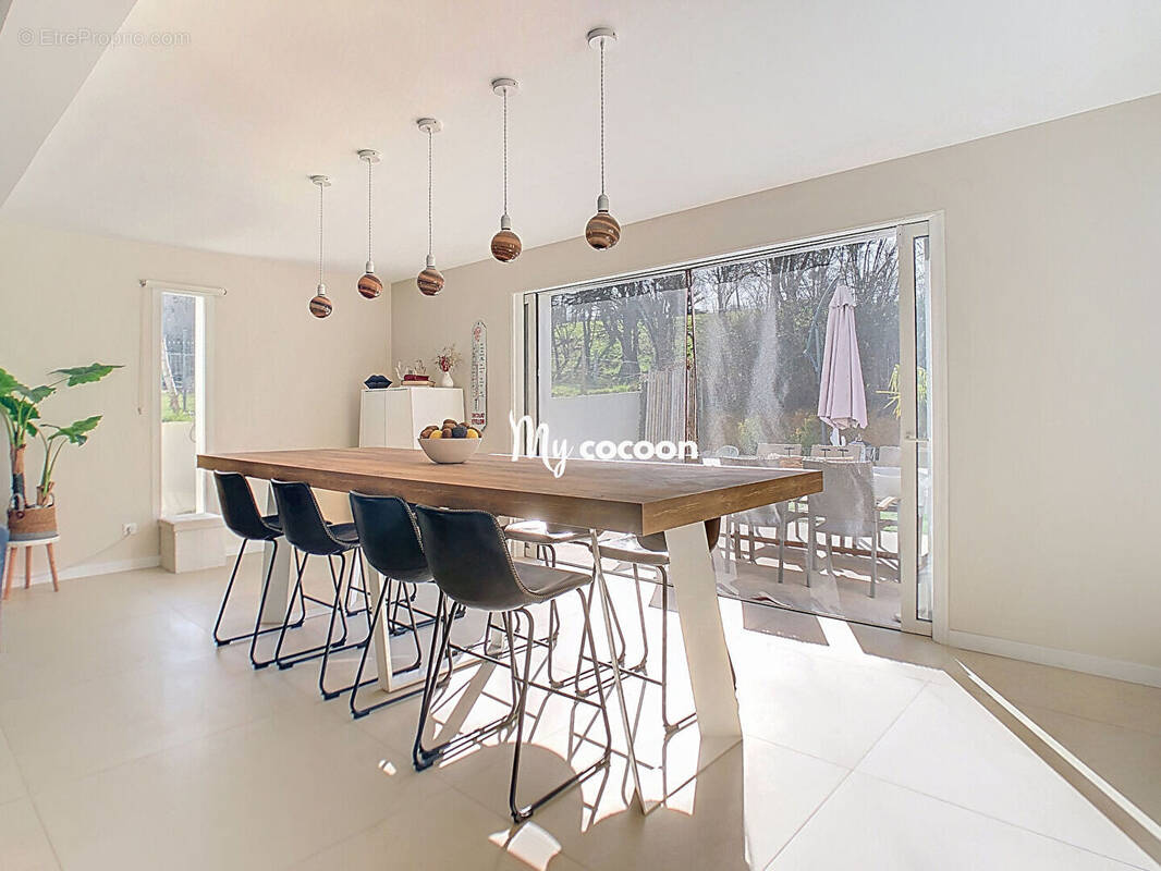 Maison 5 pièces 144 m² · à Amberieu-en-Bugey · 144 m² · 375 000 €