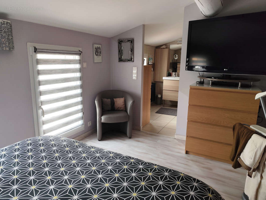 Maison à JONQUIERES-SAINT-VINCENT