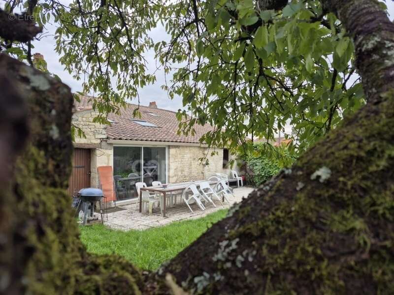 Maison à SAINT-SATURNIN-DU-BOIS