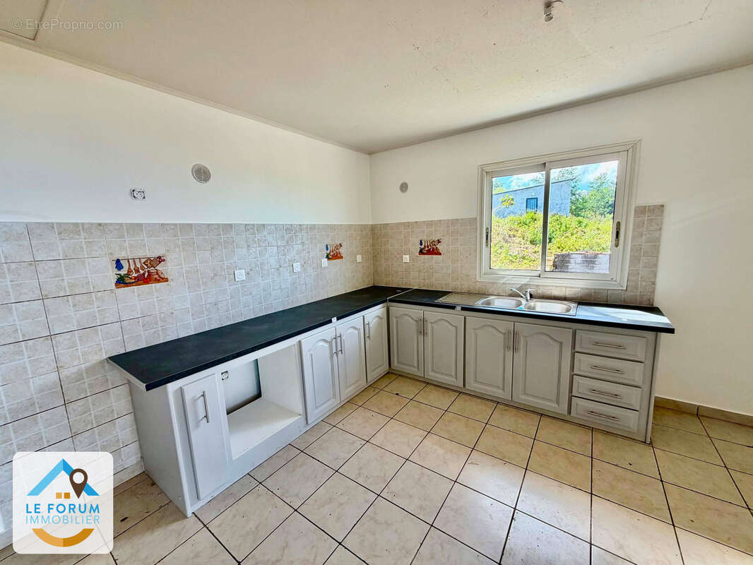 Saint joseph 97480 - villa t5 - volumes agréables - belle vue - quartier calme - photo 2