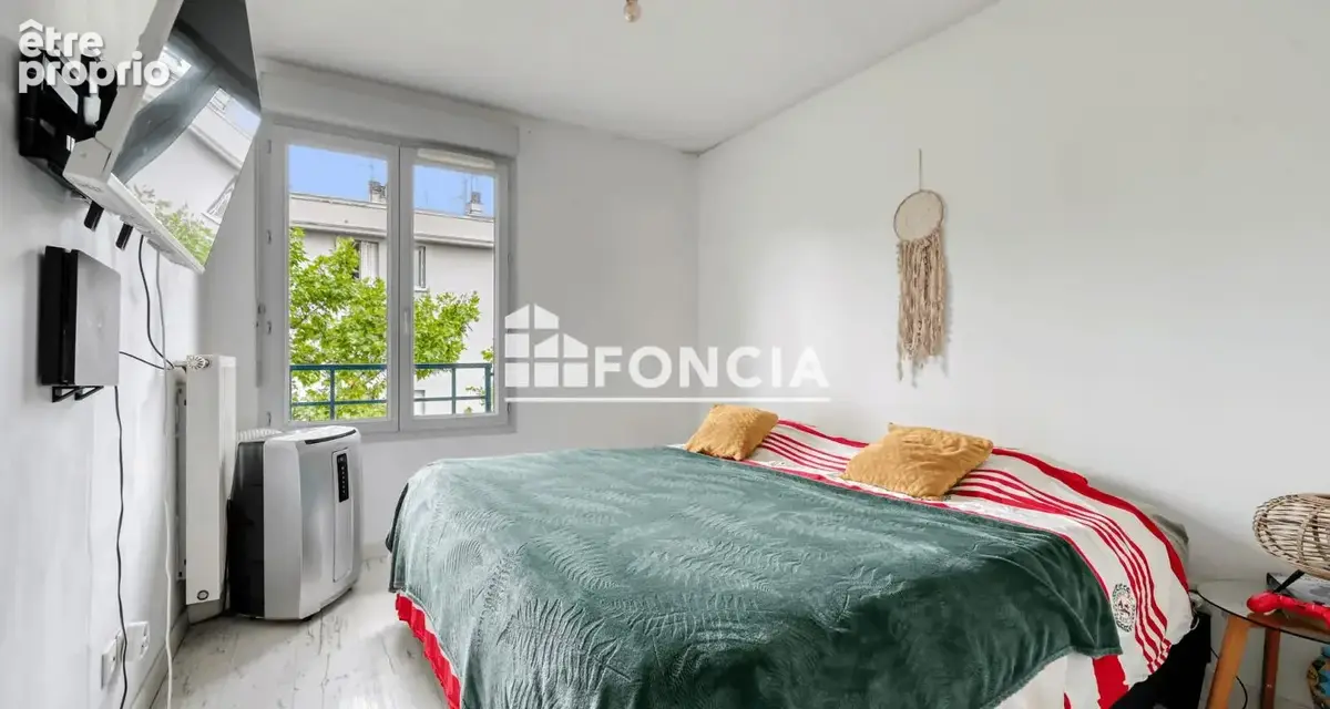 VILLEURBANNE - PLACE MARENGO (Limite Lyon 3e) – T3 de 64 m² en Étage Élevé avec Balcon, Parking & Cave - photo 5