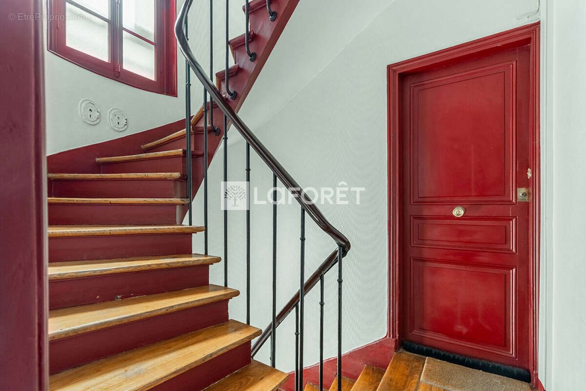 Proche place wagram - bel immeuble - 2 pieces - elegant - au calme - photo 7