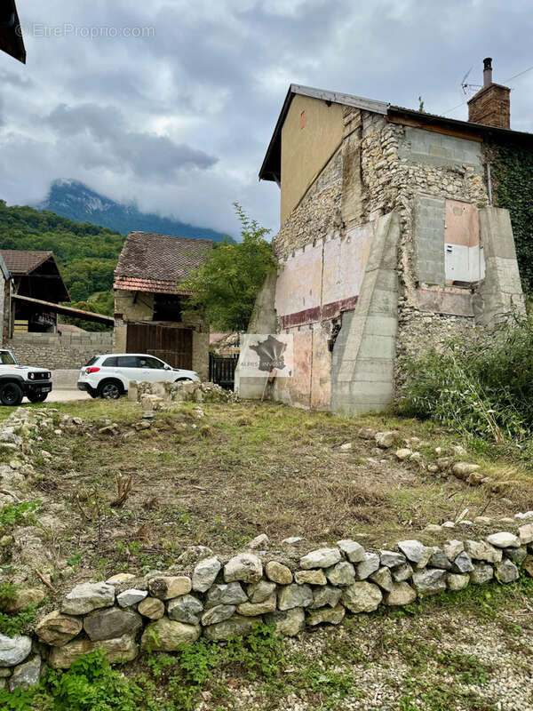 Terrain à CHAPAREILLAN