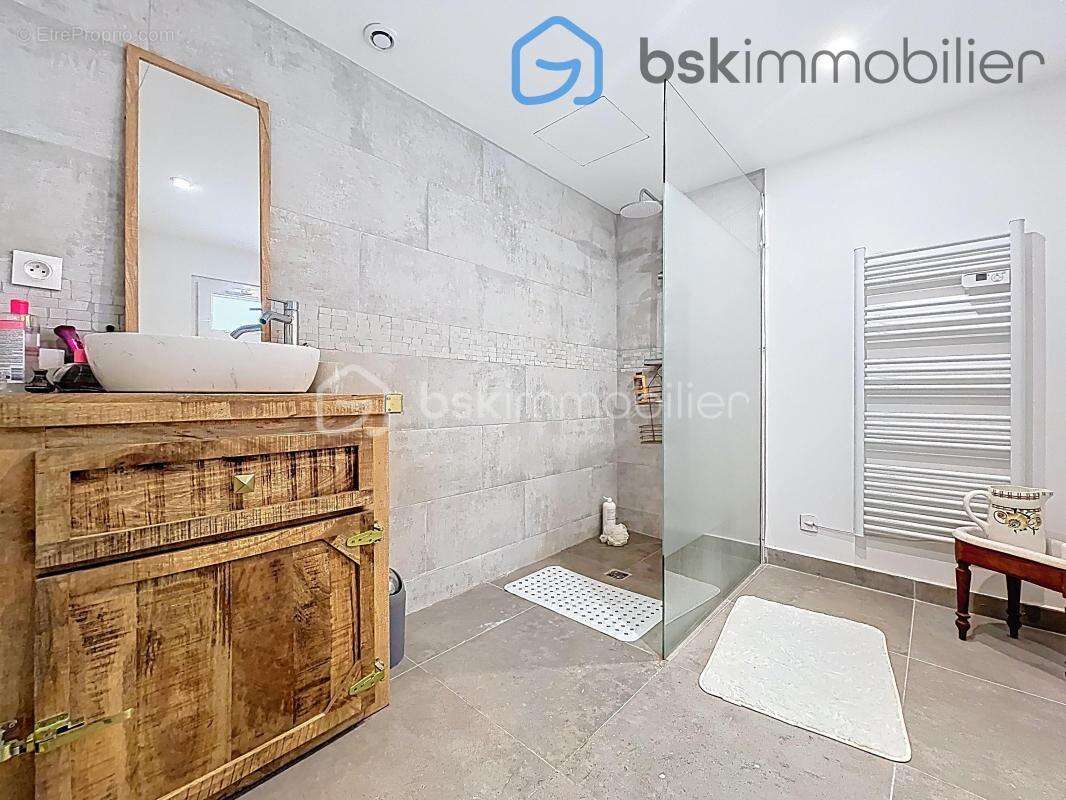 Maison à SAINT-ETIENNE-DU-ROUVRAY