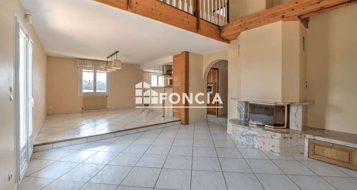 Maison à PREVESSIN-MOENS