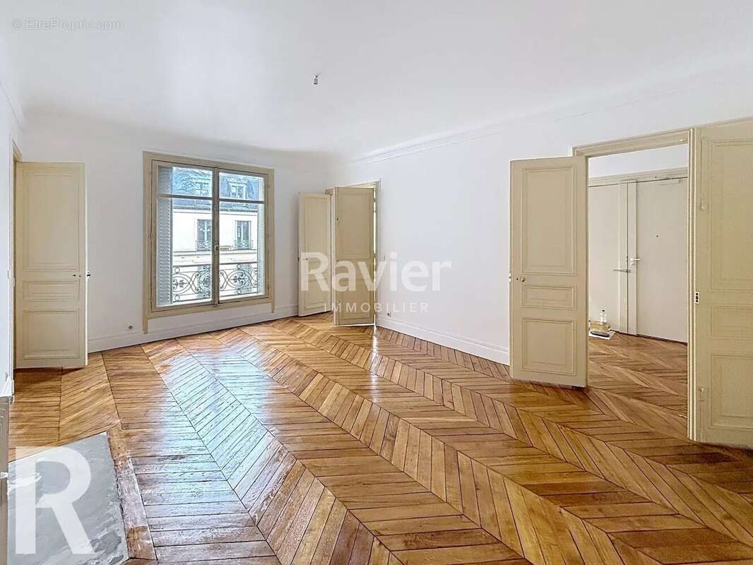 Appartement à PARIS-17E