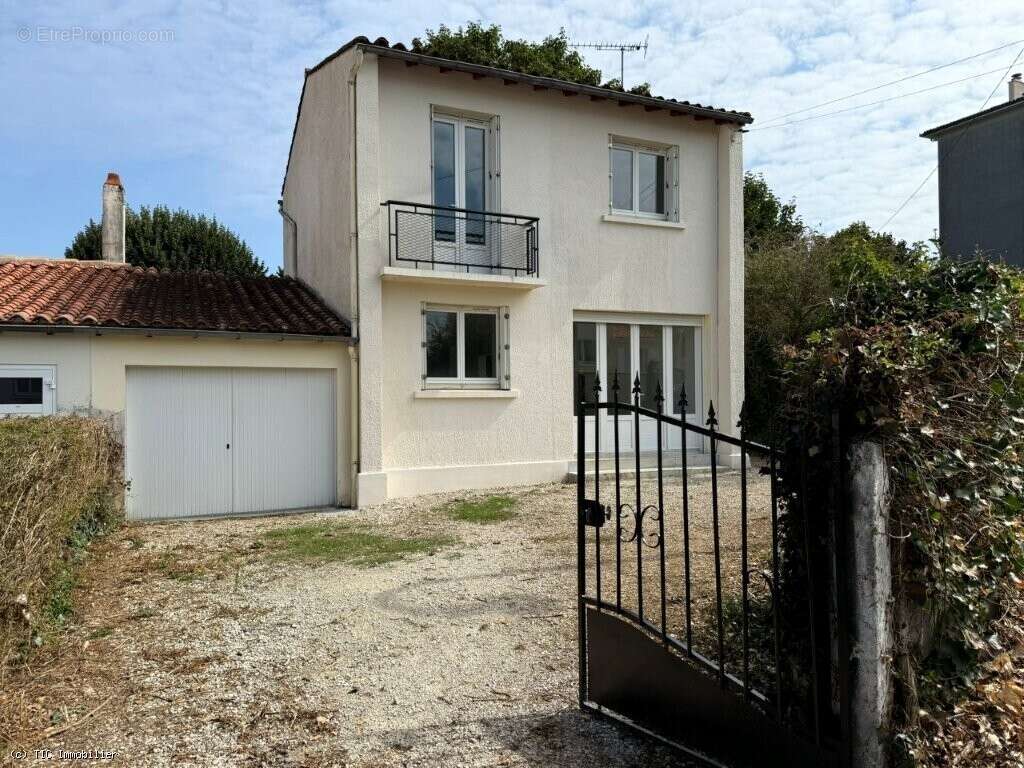 Maison à RUFFEC