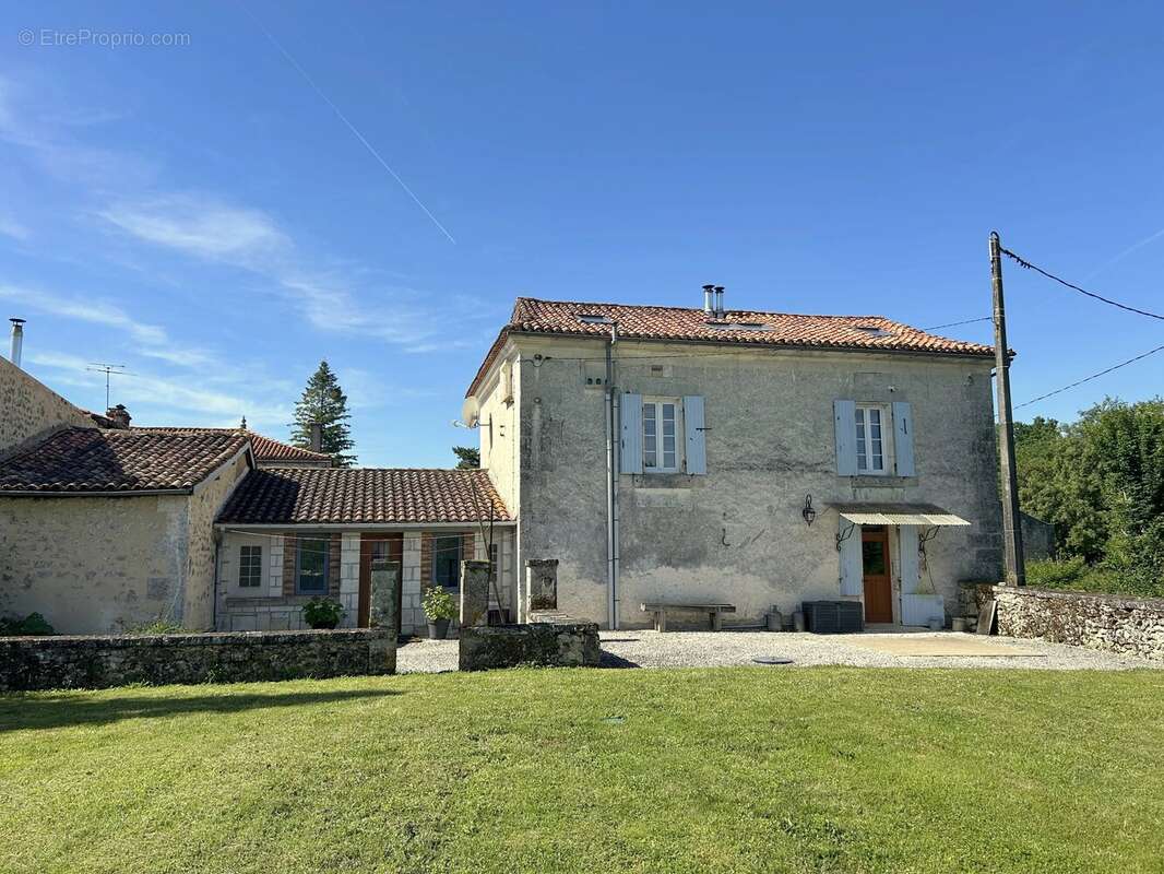 Maison à LA TOUR-BLANCHE