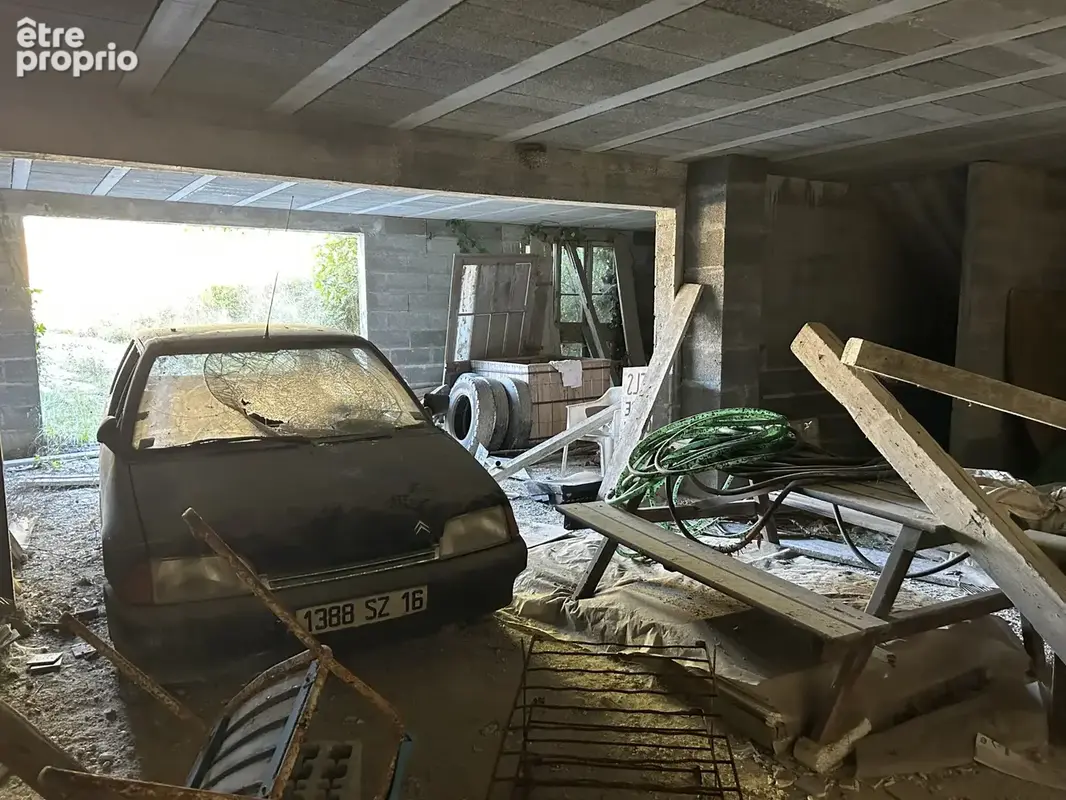 À CHÂTEAUBERNARD, à proximité immédiate d'Auchan   un projet immobilier aux multiples possibilités ! - photo 14