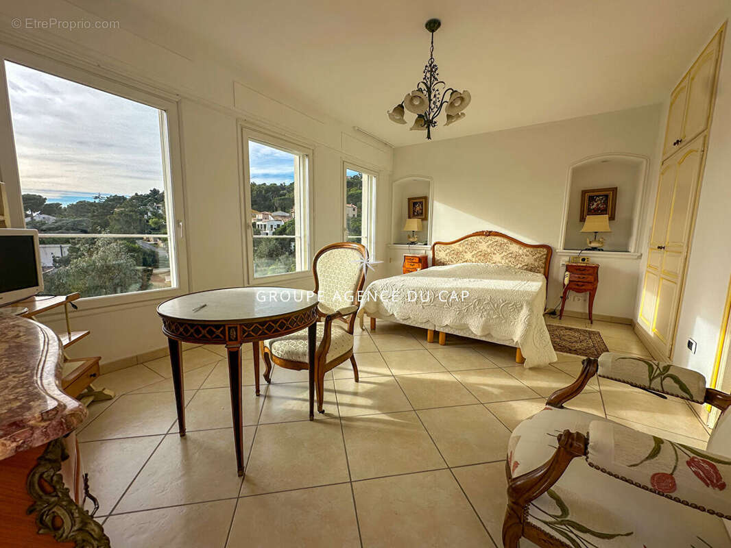 Maison à LES ISSAMBRES