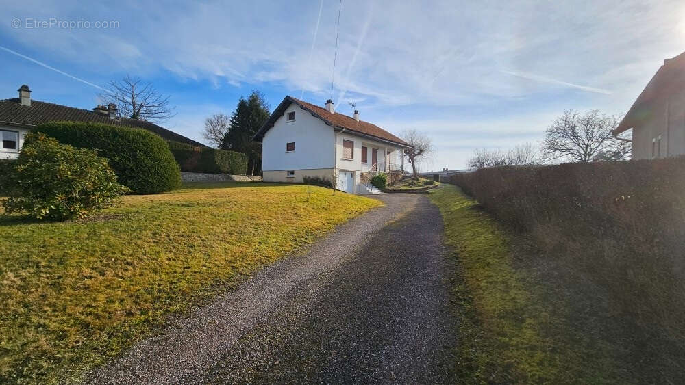 Opportunité rare à Darney Maison 5 pièces, jardin & double garage - photo 3