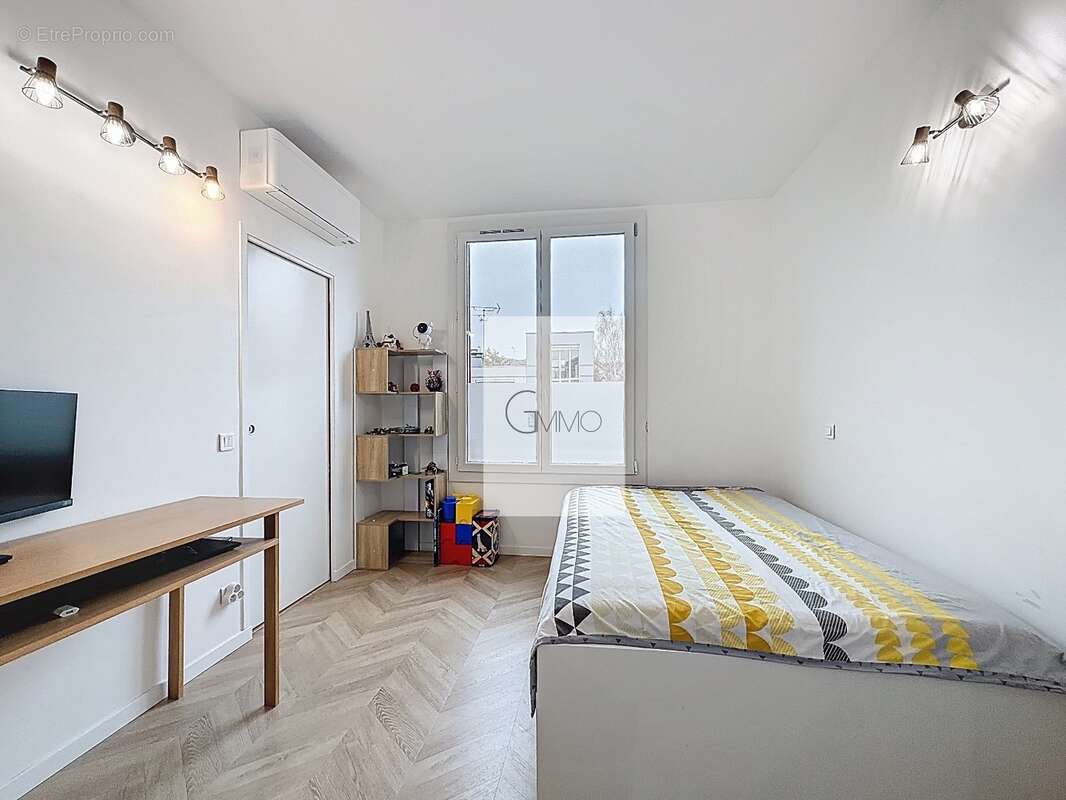 Maison à L'HAY-LES-ROSES