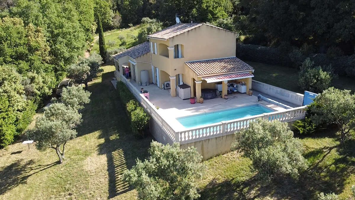 À vendre à Aups   Superbe villa récente avec piscine - photo 16