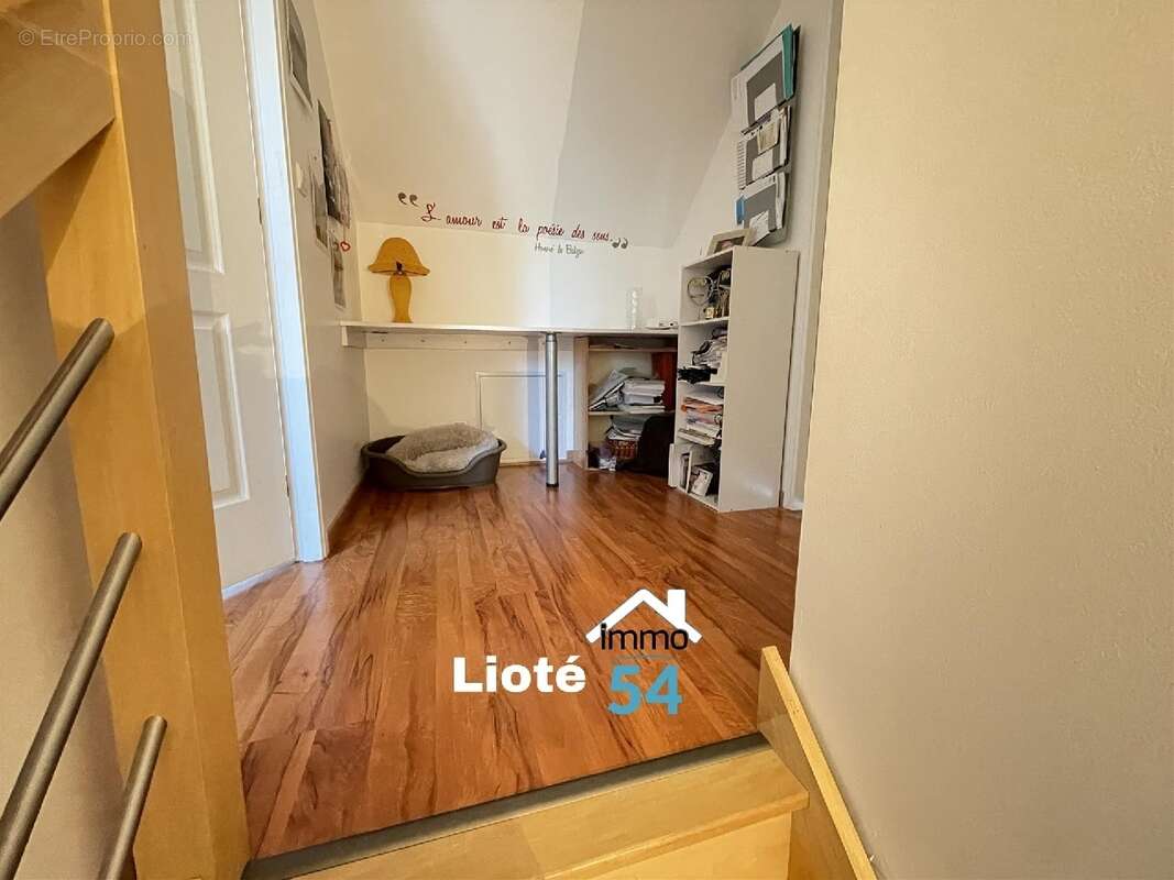 Maison à CREVECHAMPS