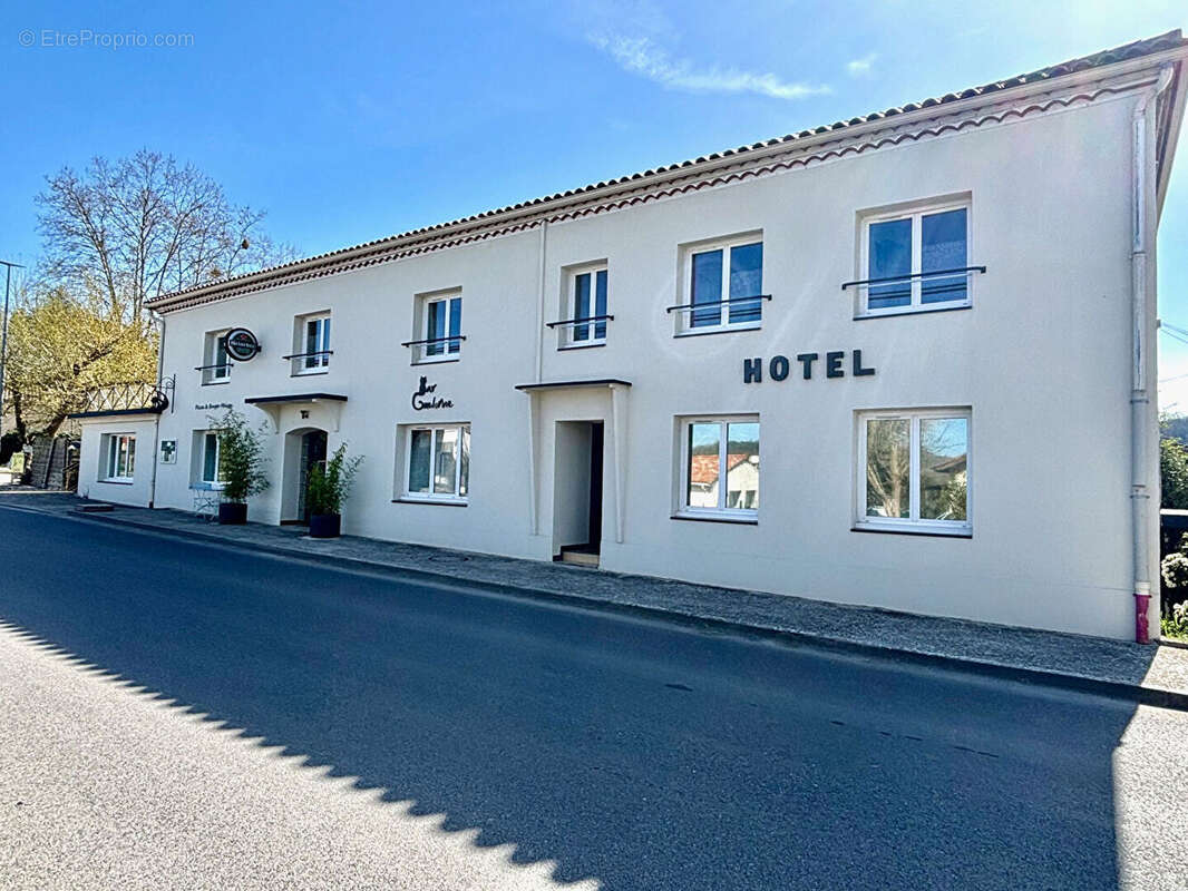Montcuq: Hotel - Restaurant - photo 9