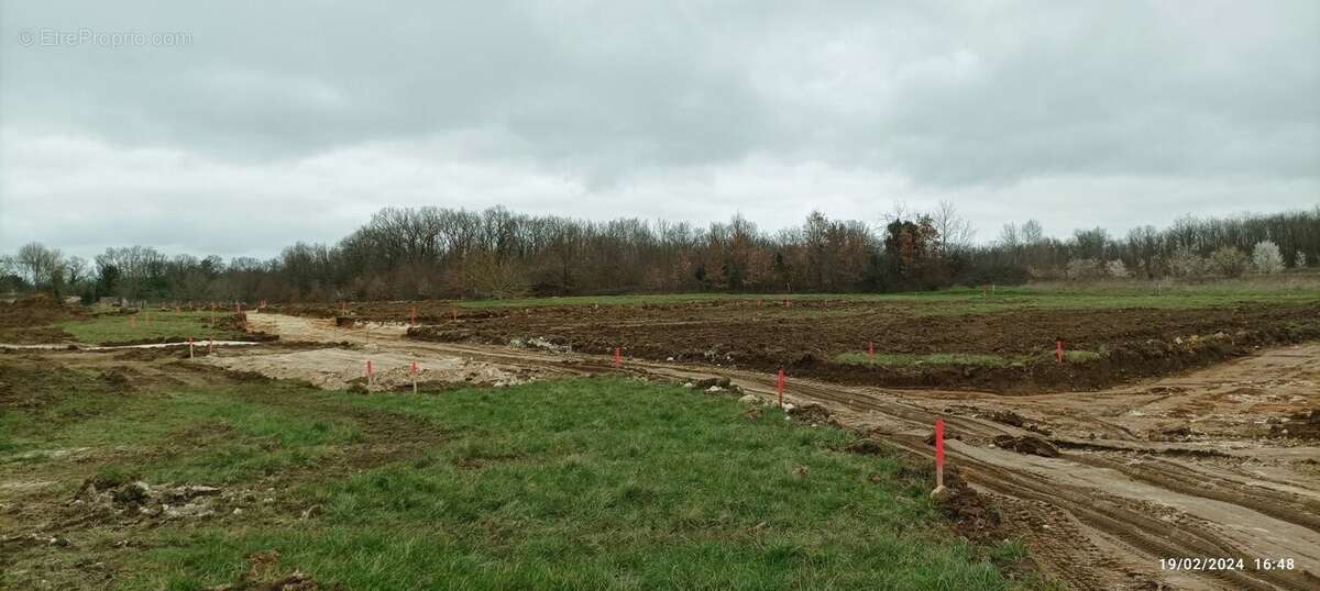 Terrain à bâtir de 530 m² à AVY (17) - photo 3