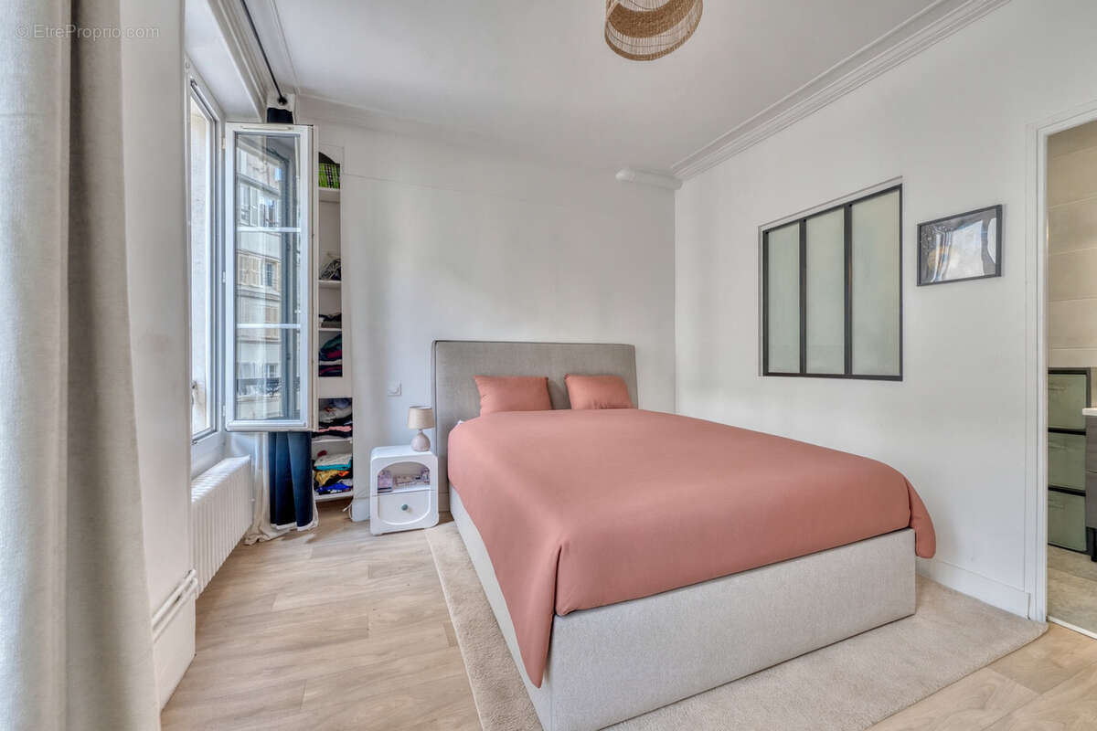 Appartement à PARIS-7E