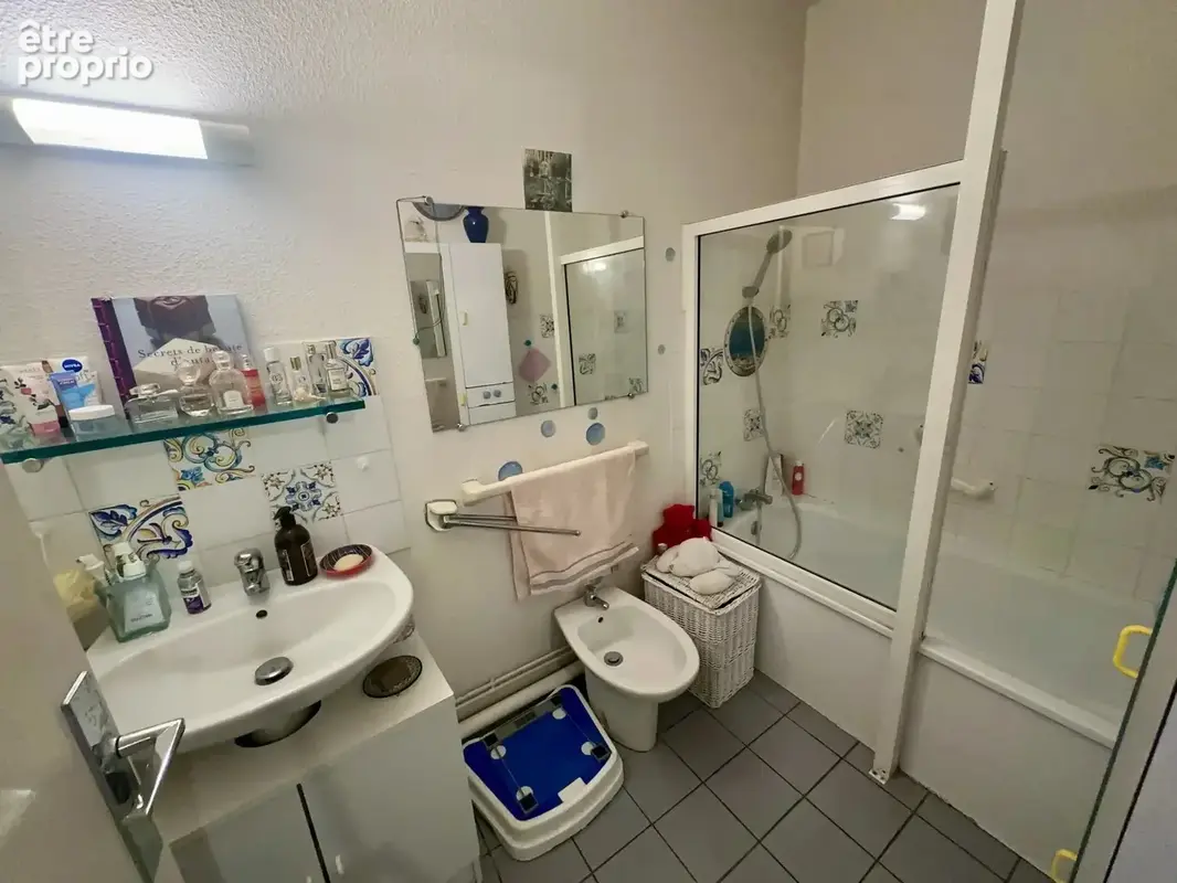Vaste appartement F2 de 57 m2, résidence sécurisée, parc privé - photo 8
