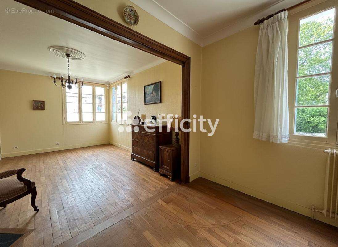 Maison 92 m² à Saint-Cyr-Sur-Loire  - photo 2