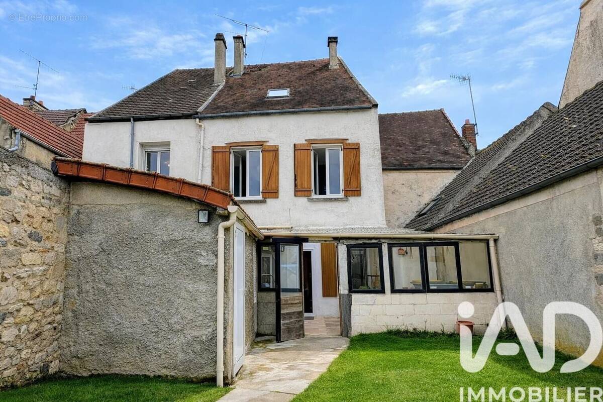Photo 1 - Maison à NEUILLY-SAINT-FRONT