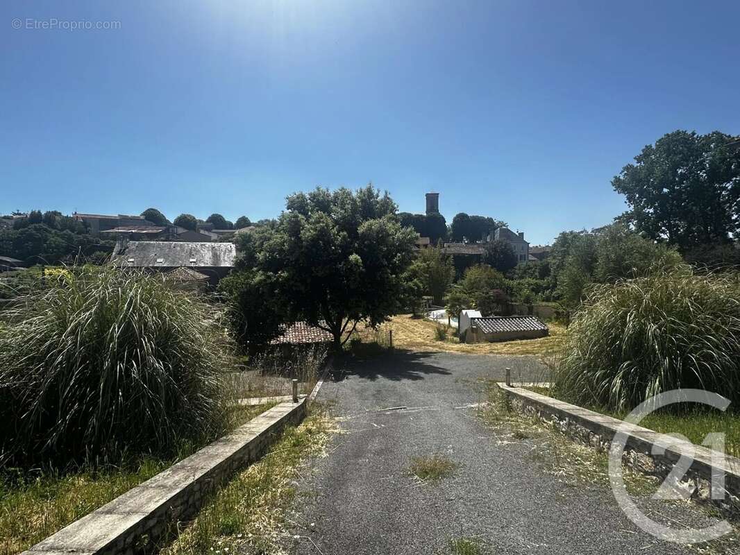 Maison à CHEF-BOUTONNE
