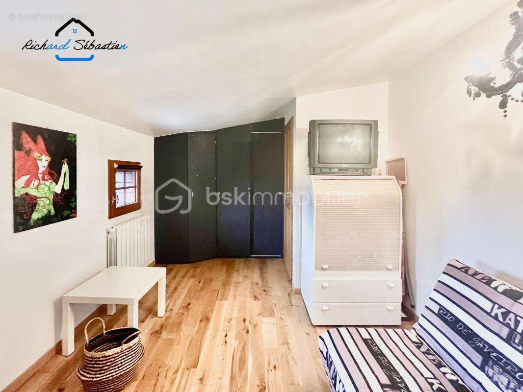 Maison à LAUNOIS-SUR-VENCE