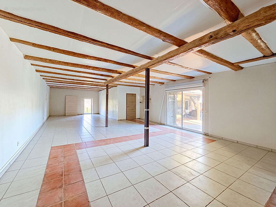 Maison familiale avec grange de 130 m², dépendances et terrain de 1 282 m² - photo 3