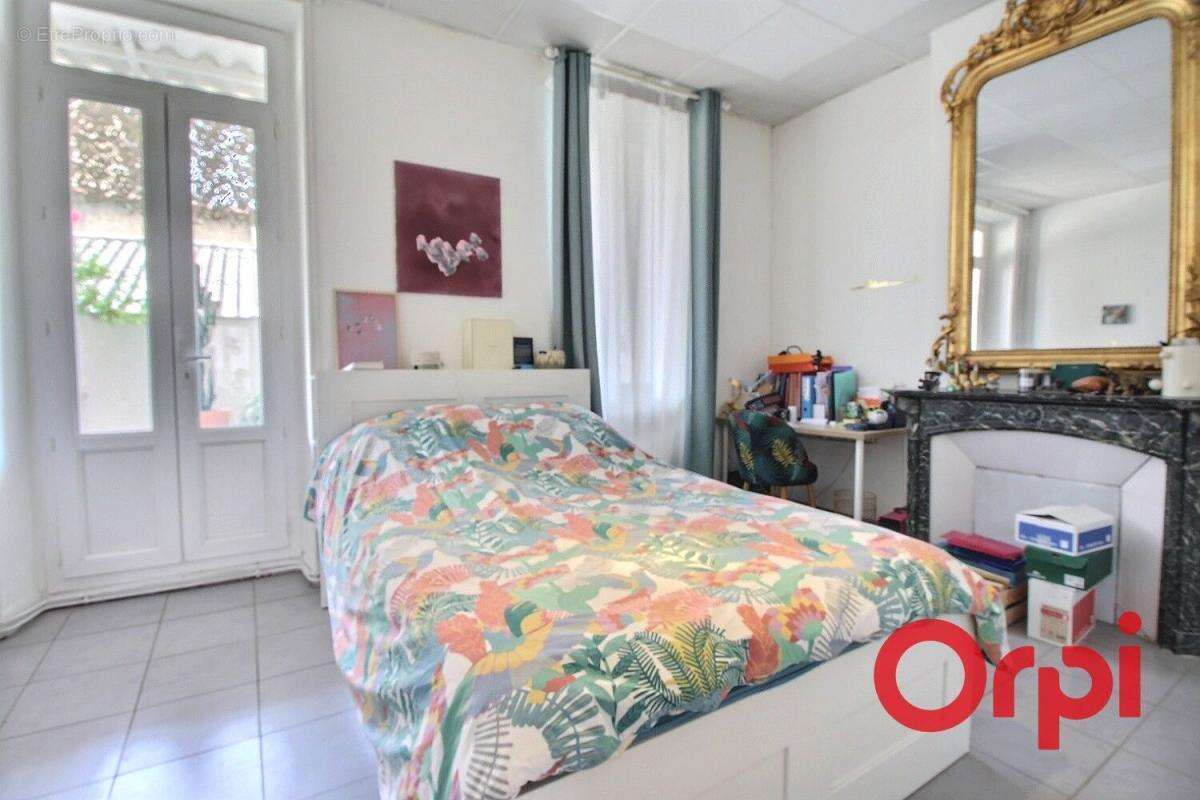 Appartement à MARSEILLE-2E
