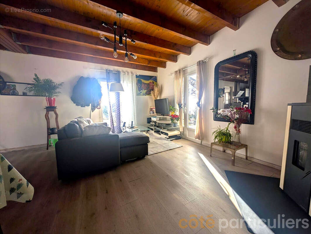 Maison à COMPS-LA-GRAND-VILLE