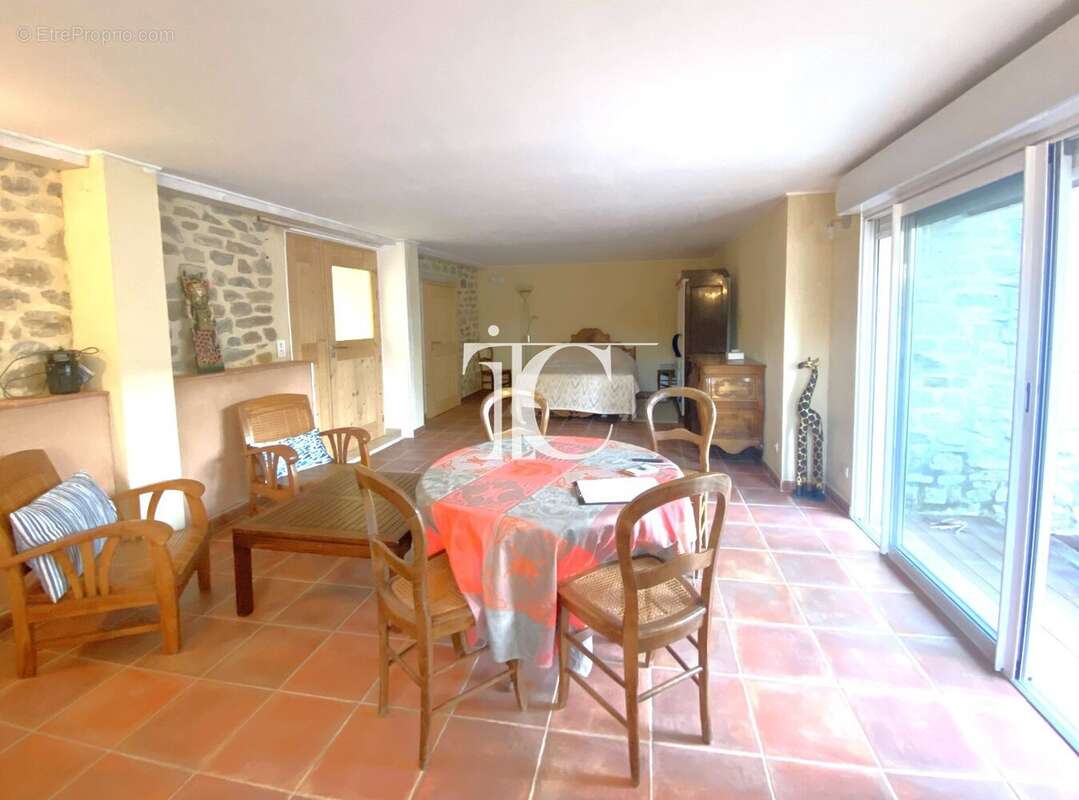 Maison à ALLEGRE-LES-FUMADES