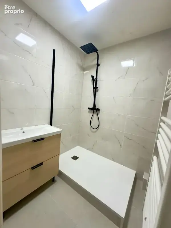 Appartement T4, 82 m2 rénové en dernier étage - photo 5