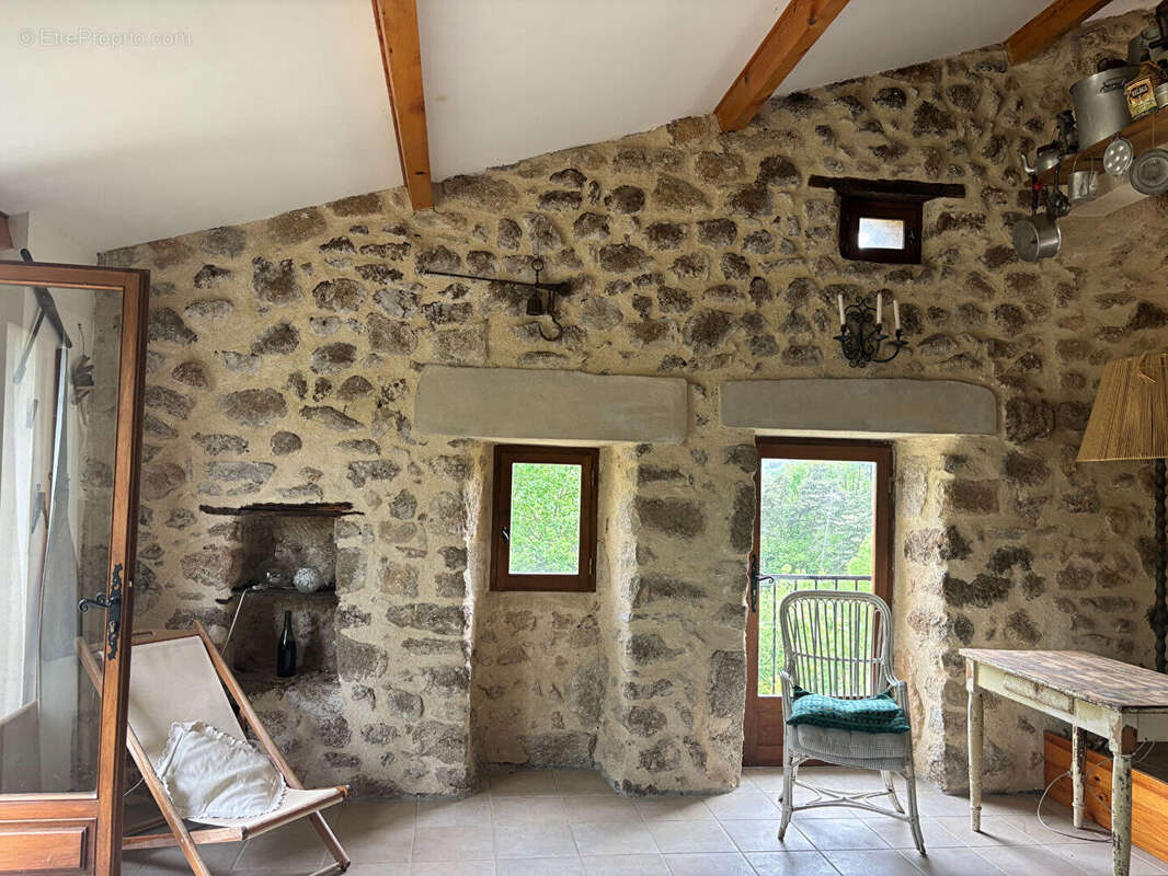 Maison à COLOMBIER-LE-JEUNE