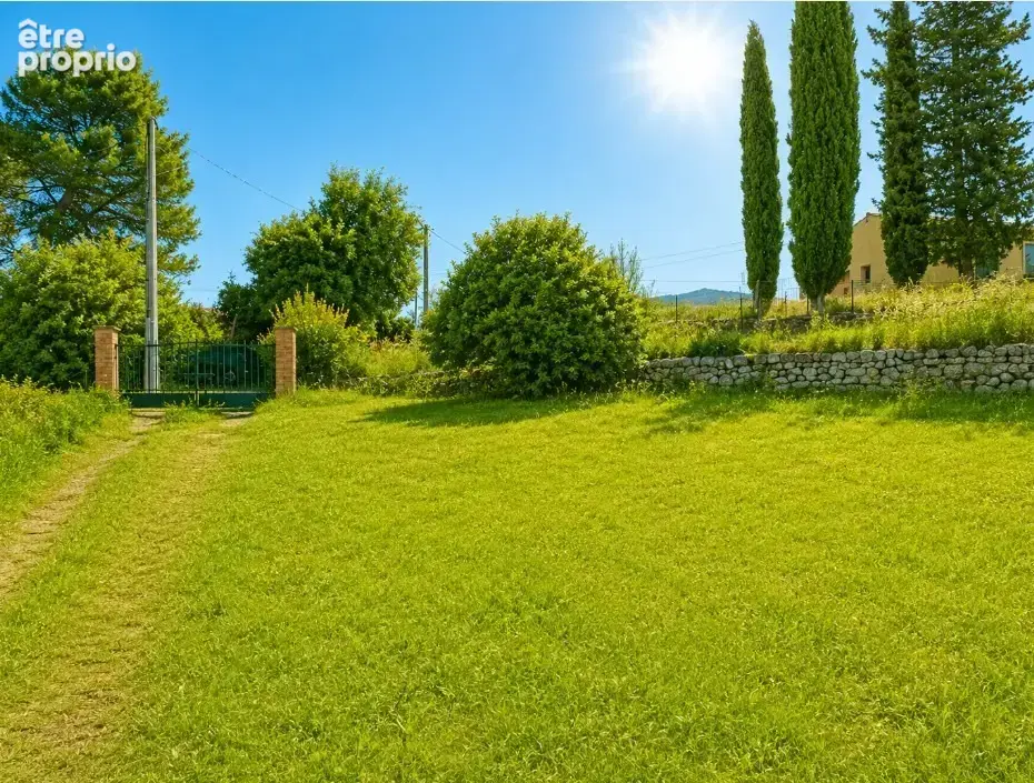 Terrain 300 m² à Lorgues  - photo 5